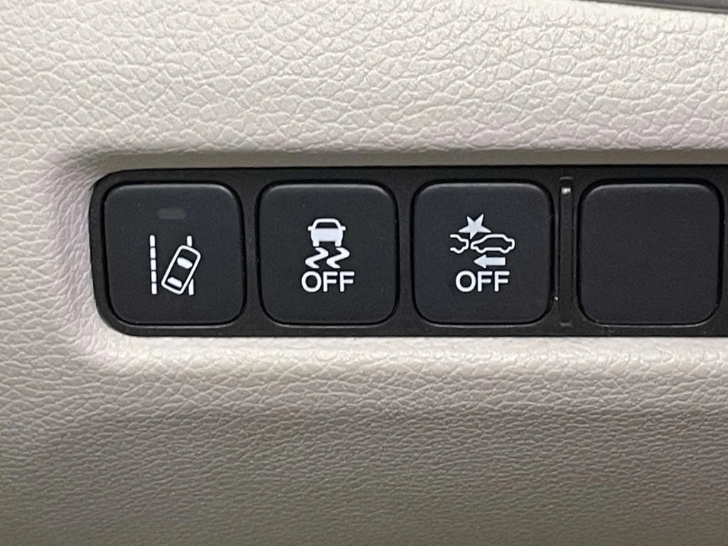 Used 2016 White Acura Base image 31