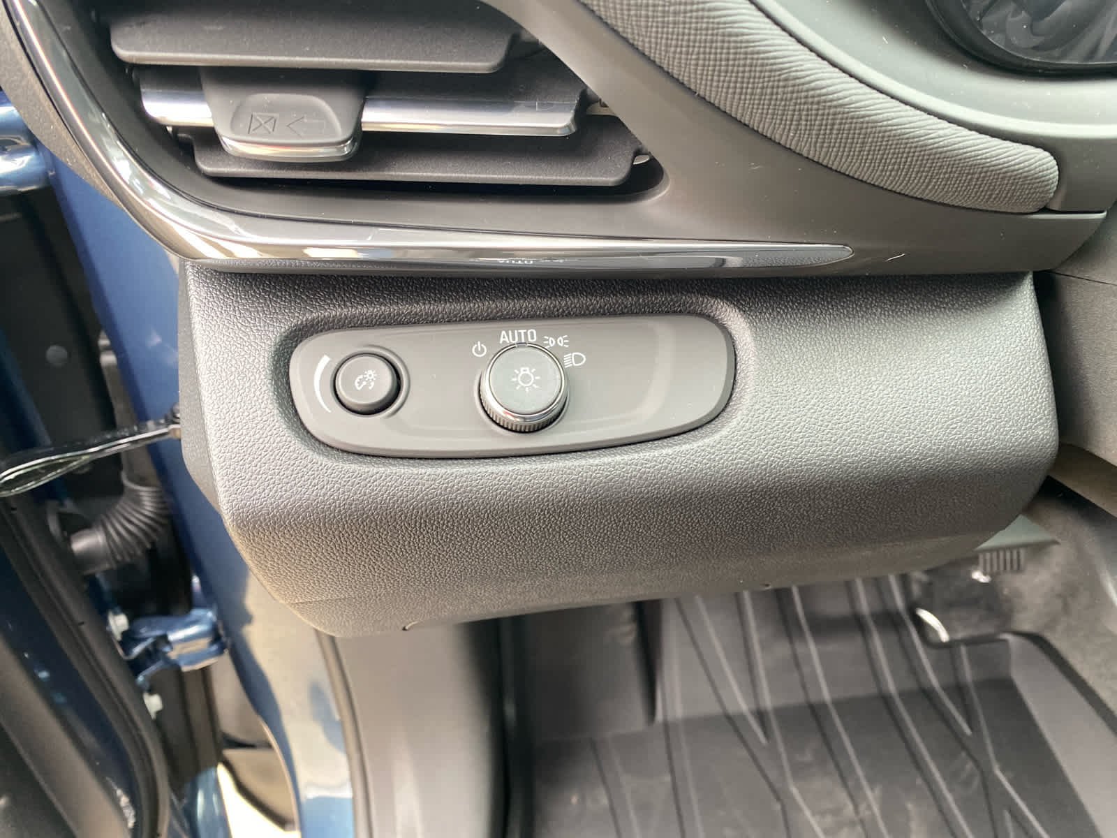 New 2026 Ocean Blue Metallic Buick Preferred image 14