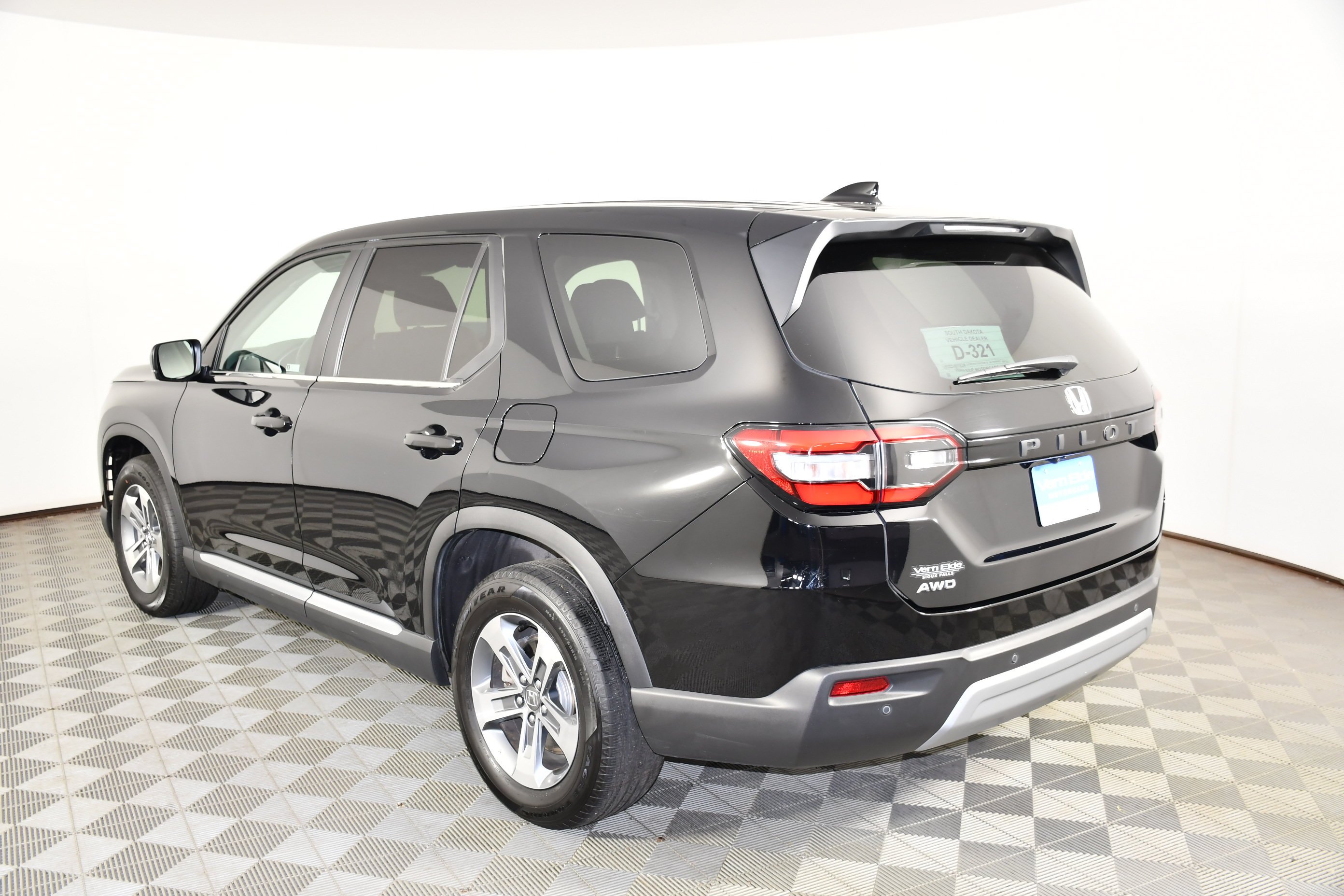 Used 2024 Crystal Black Pearl Honda EX-L 8 Passenger image 7