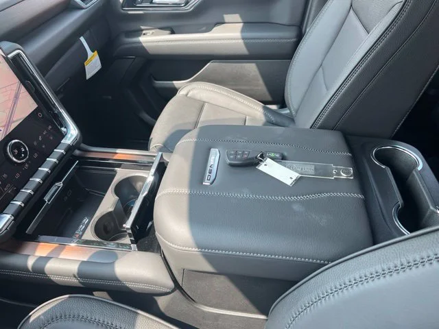 2026 GMC Yukon Denali - Photo 13