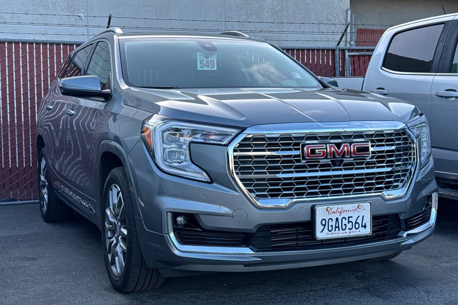 2023 GMC Terrain Denali photo 2