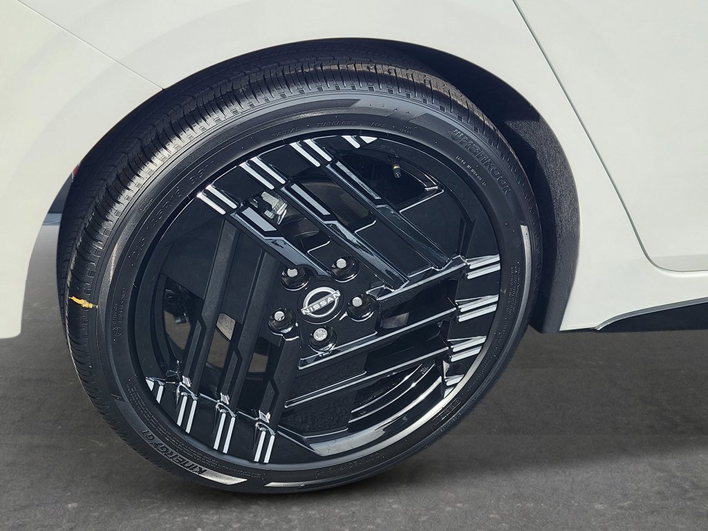 New 2027 Aspen White Tricoat/Super Black Nissan SR image 10