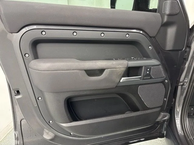 2023 Land Rover Defender X-Dynamic SE - Photo 18