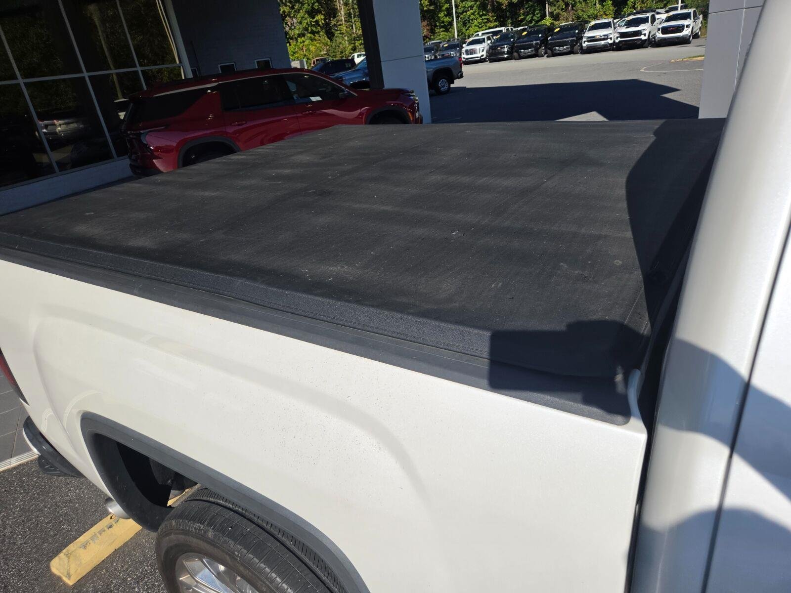 Used 2017 WHITE FROST TRICOAT GMC Denali image 5