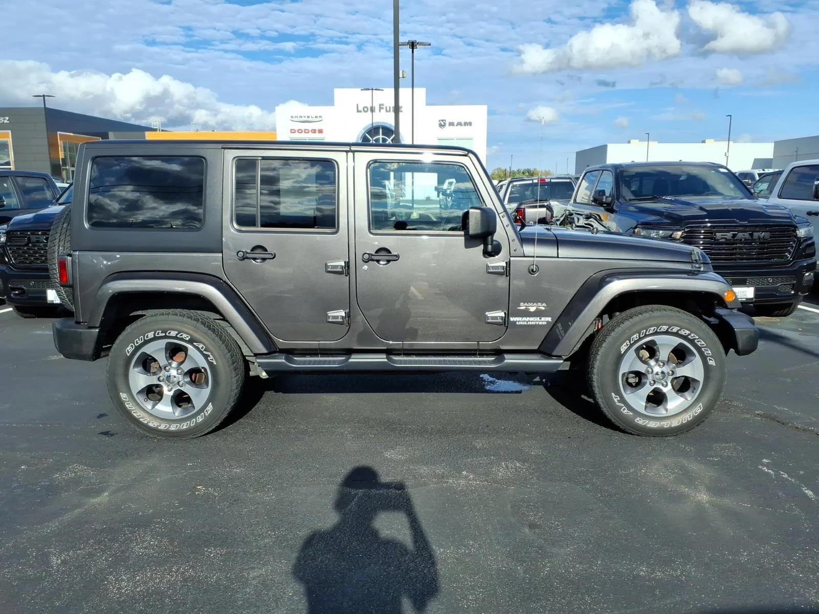 Used 2017 Granite Crystal Metallic Clearcoat Jeep Sahara image 25