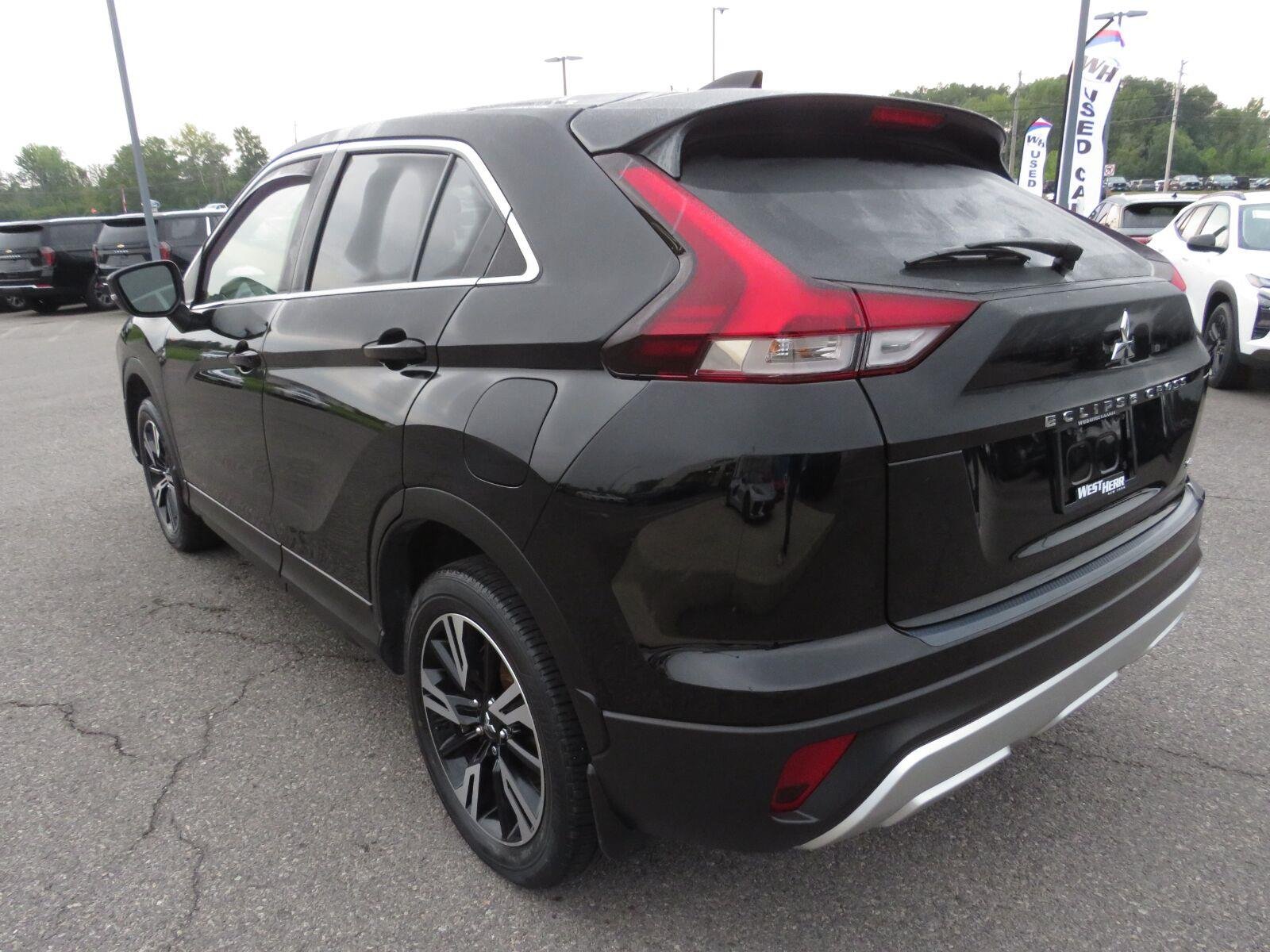 Used 2023 Labrador Black Pearl Mitsubishi SE image 10