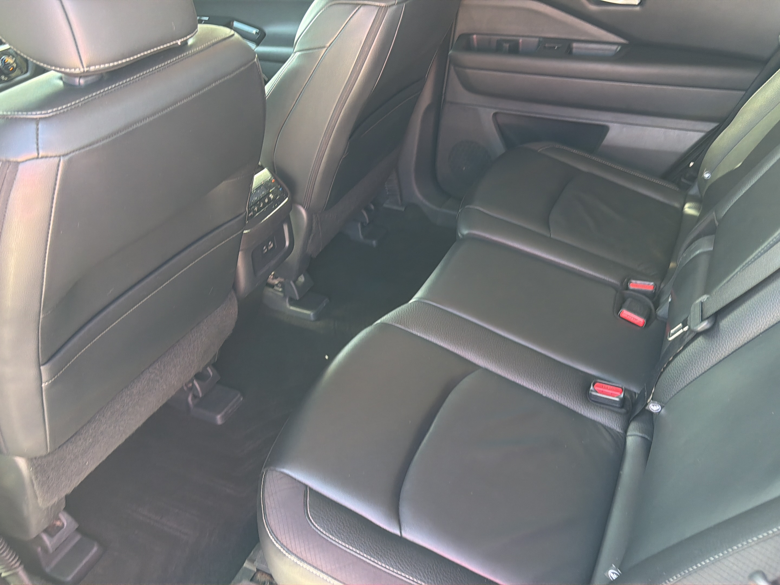 Used 2023 White Nissan SL image 32
