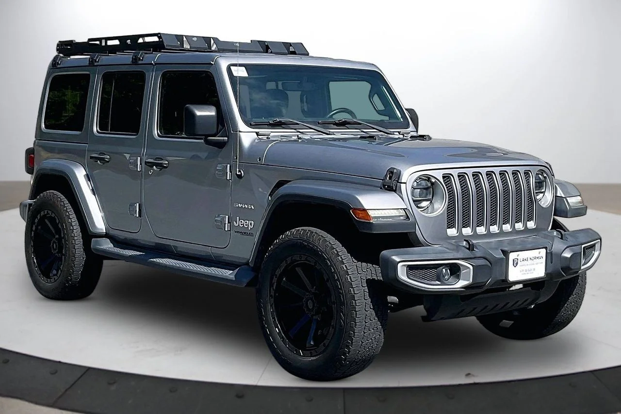 Certified Used 2018 Silver Jeep Sahara image 2