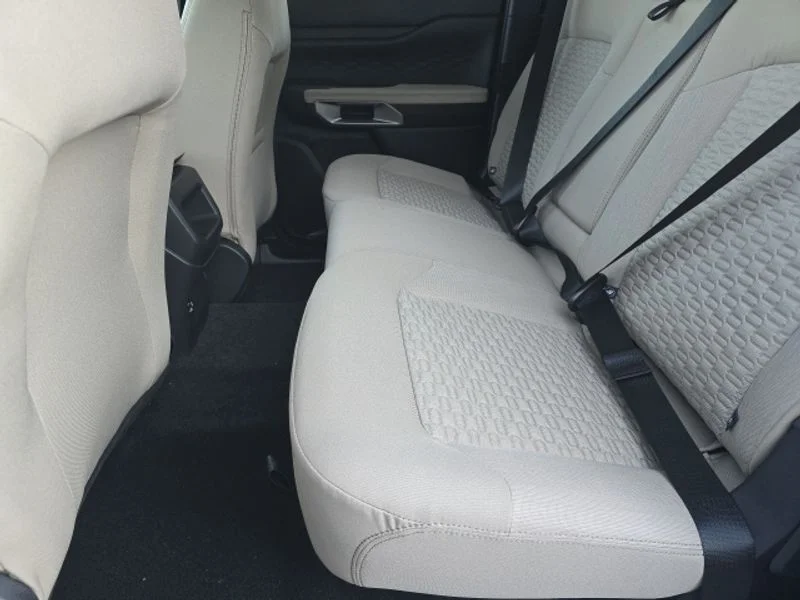 New 2025 Oxford White Ford XLT image 10