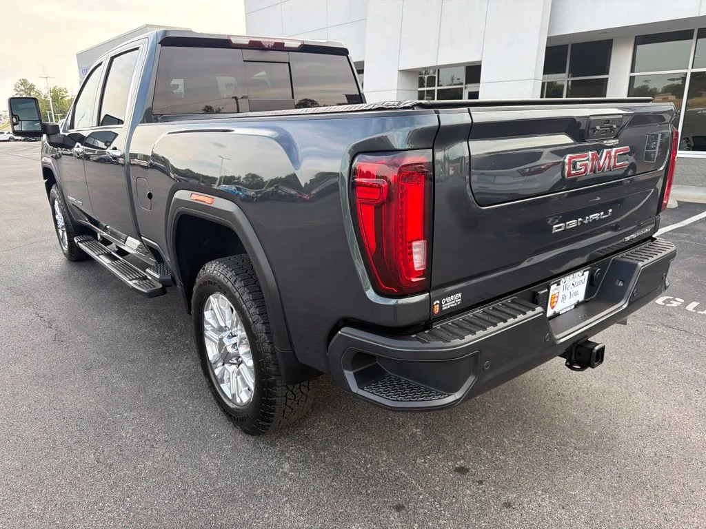 Used 2021 Hunter Green GMC Denali image 3