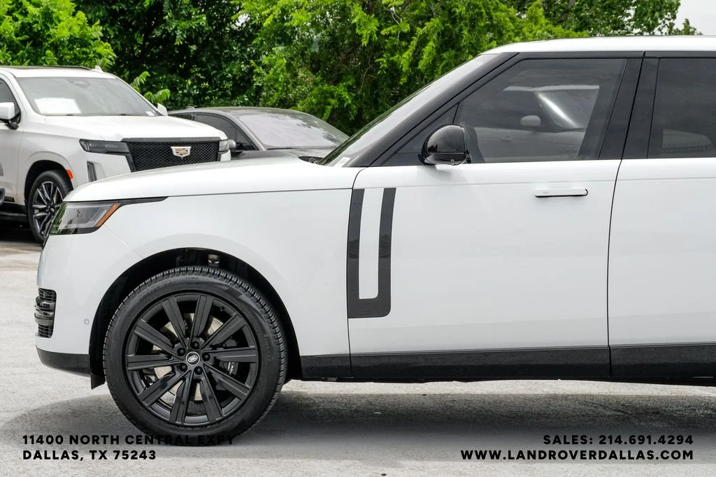 Certified Used 2023 Fuji White Land Rover SE image 10