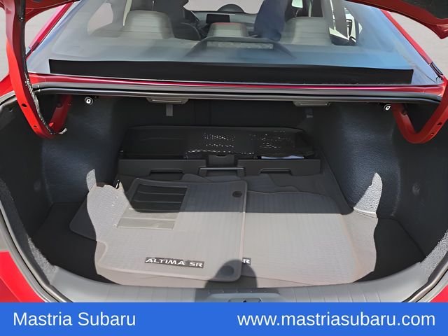 Used 2024 Scarlet Nissan 2.5 SR image 33