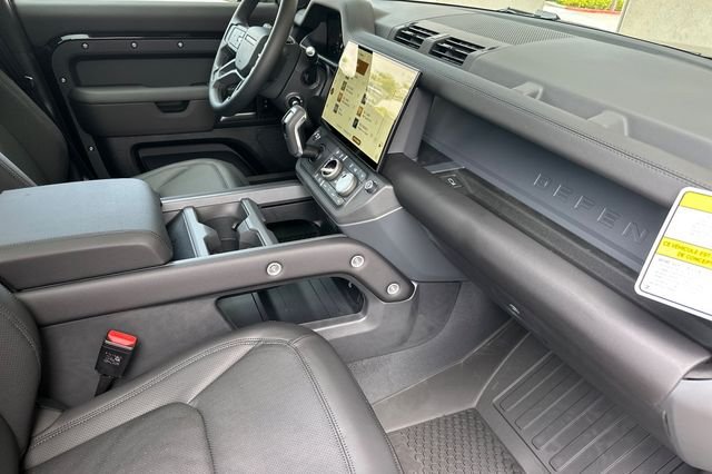 New 2026 Santorini Black Land Rover S image 14