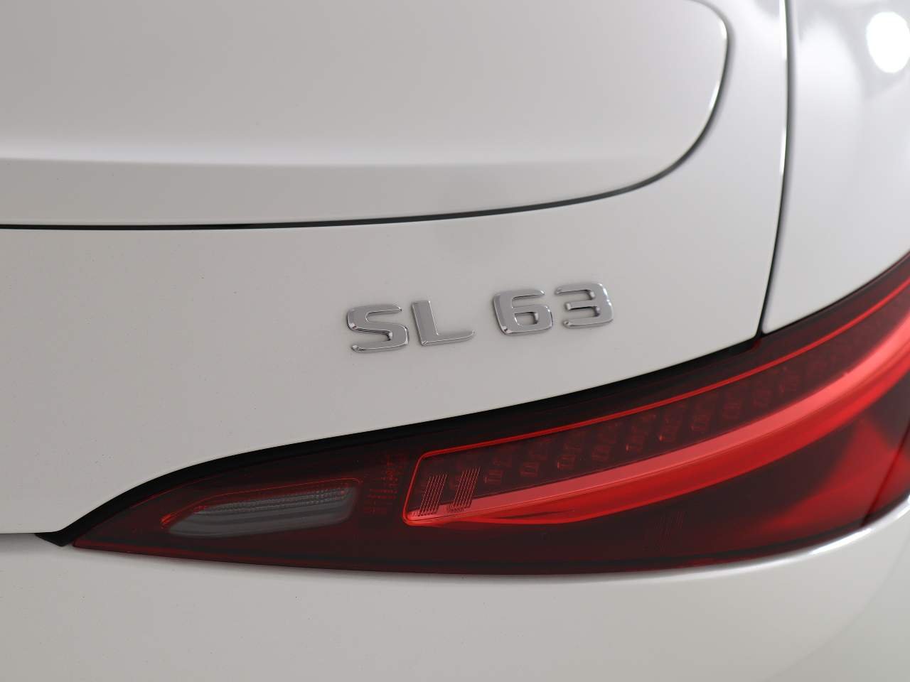 Used 2022 MANUFAKTUR Moonlight White Metallic Mercedes-Benz AMG® SL 63 image 8