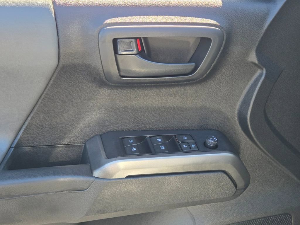 2022 Toyota Tacoma SR5 - Photo 17