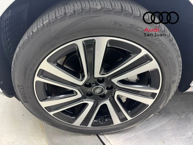 Used 2023 White Land Rover SE image 6