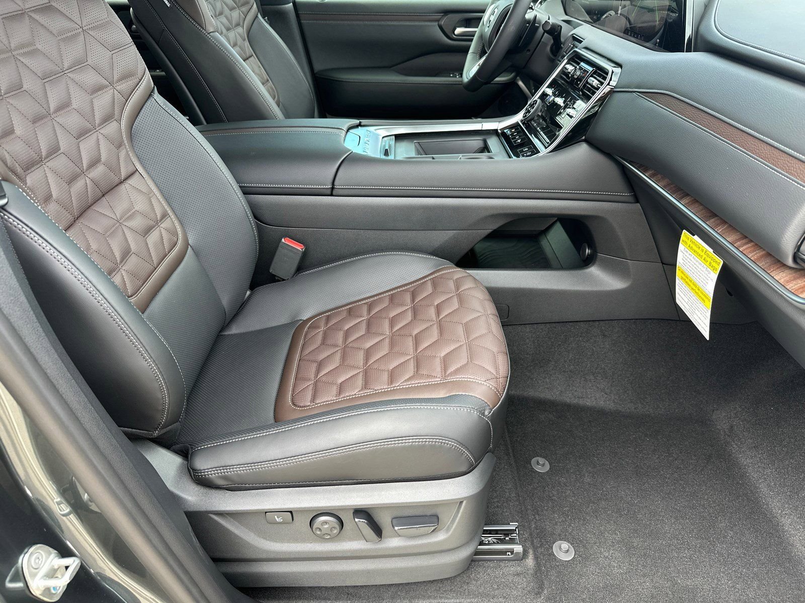 New 2026 White Nissan Platinum Reserve image 13