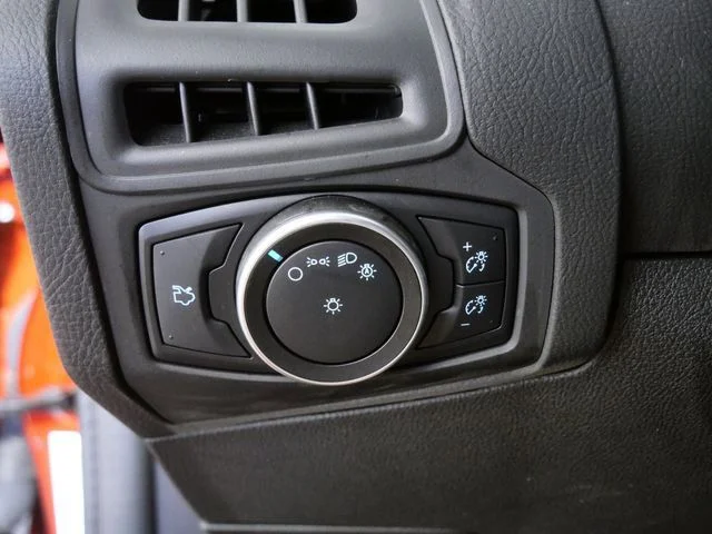 Used 2018 Red Ford SE image 24