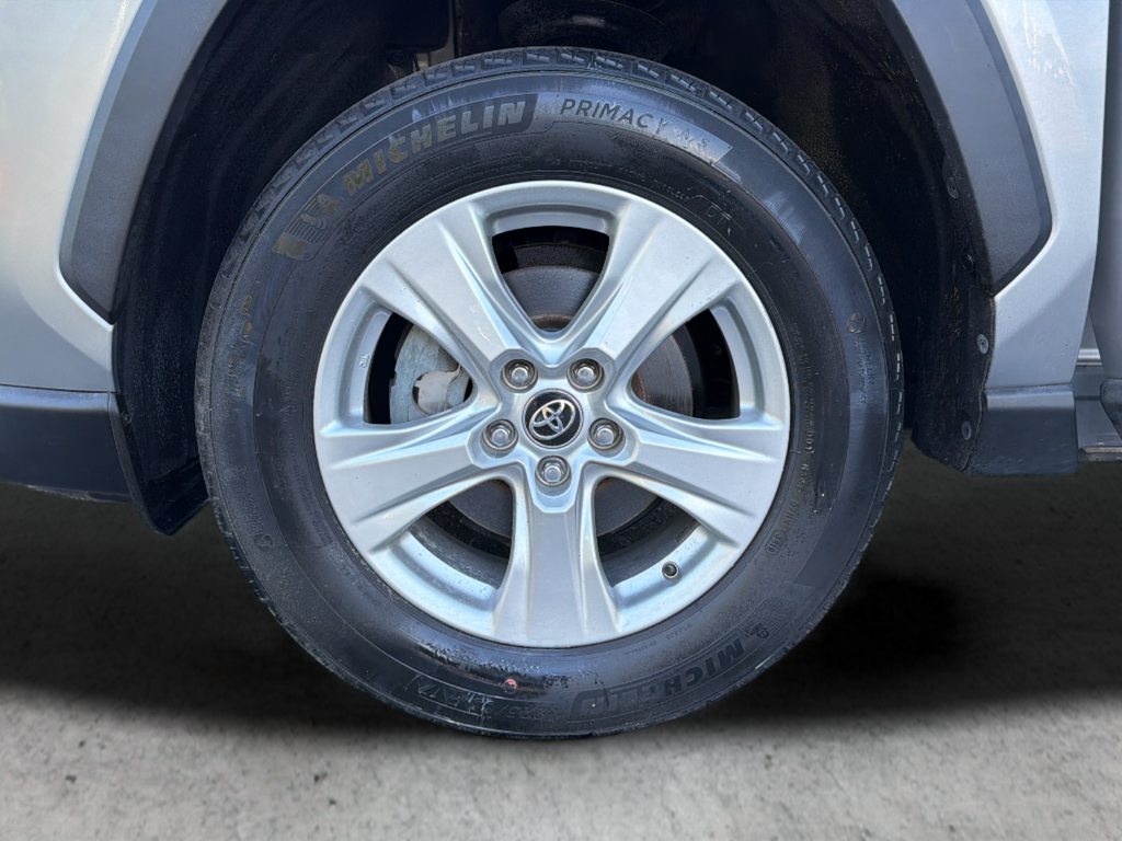Used 2020 Silver Toyota XLE image 44