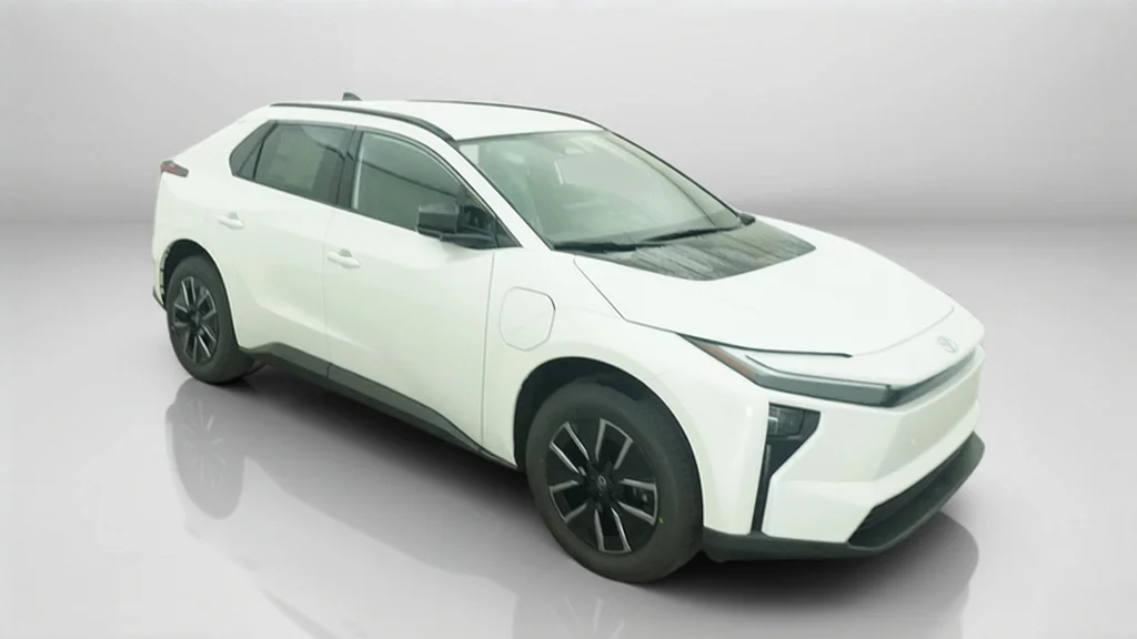New 2027 Wind Chill Pearl Toyota XLE image 5