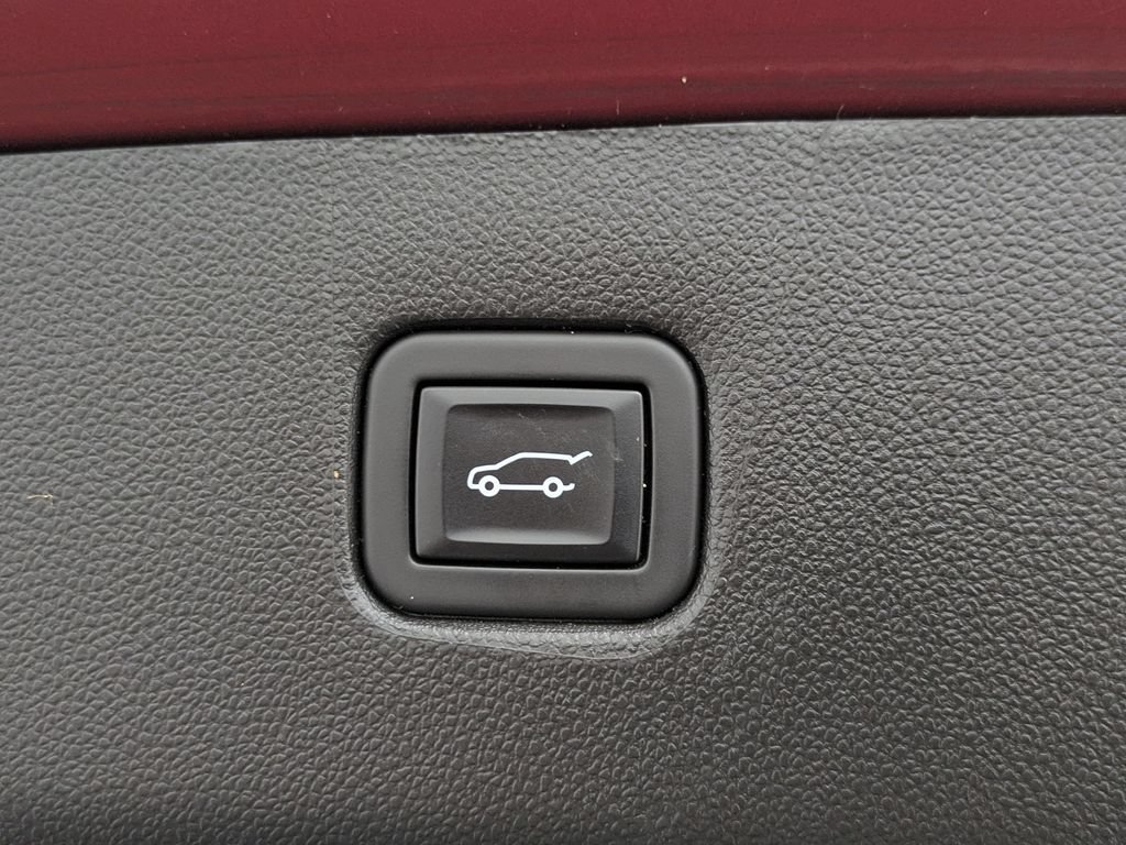 Used 2023 RADIANT RED TINTCOAT Chevrolet LT image 16