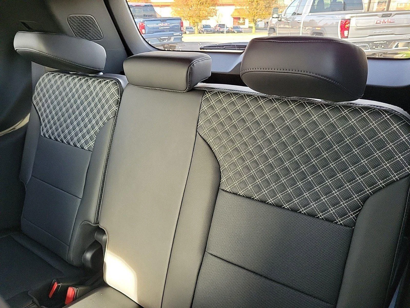 2026 GMC Acadia Denali - Photo 11