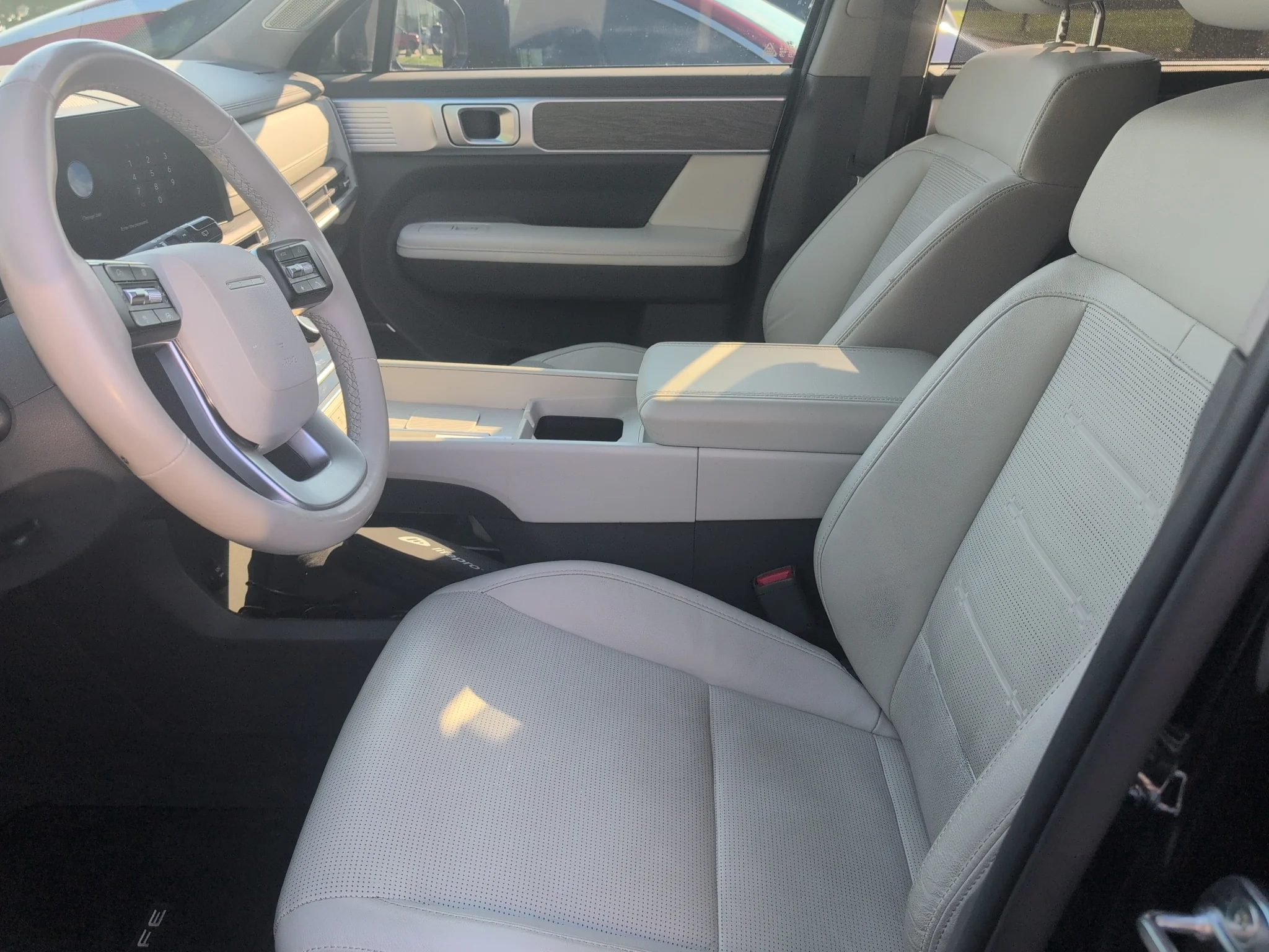 Used 2024 Phantom Black Hyundai Limited image 3