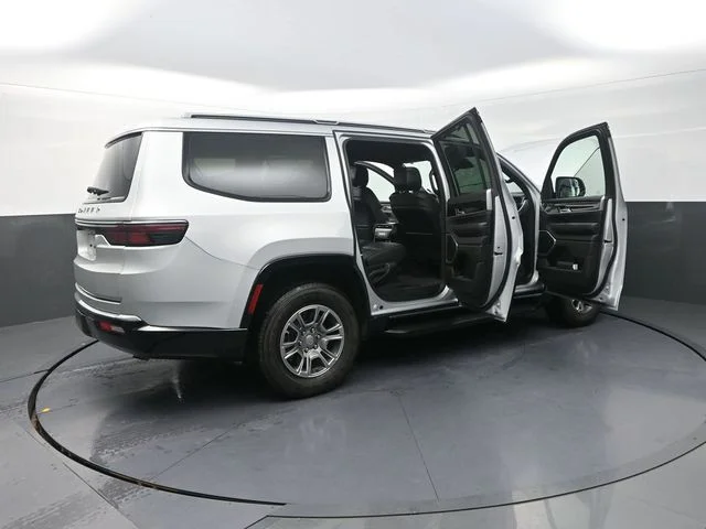 Used 2023 Silver Jeep Base image 36