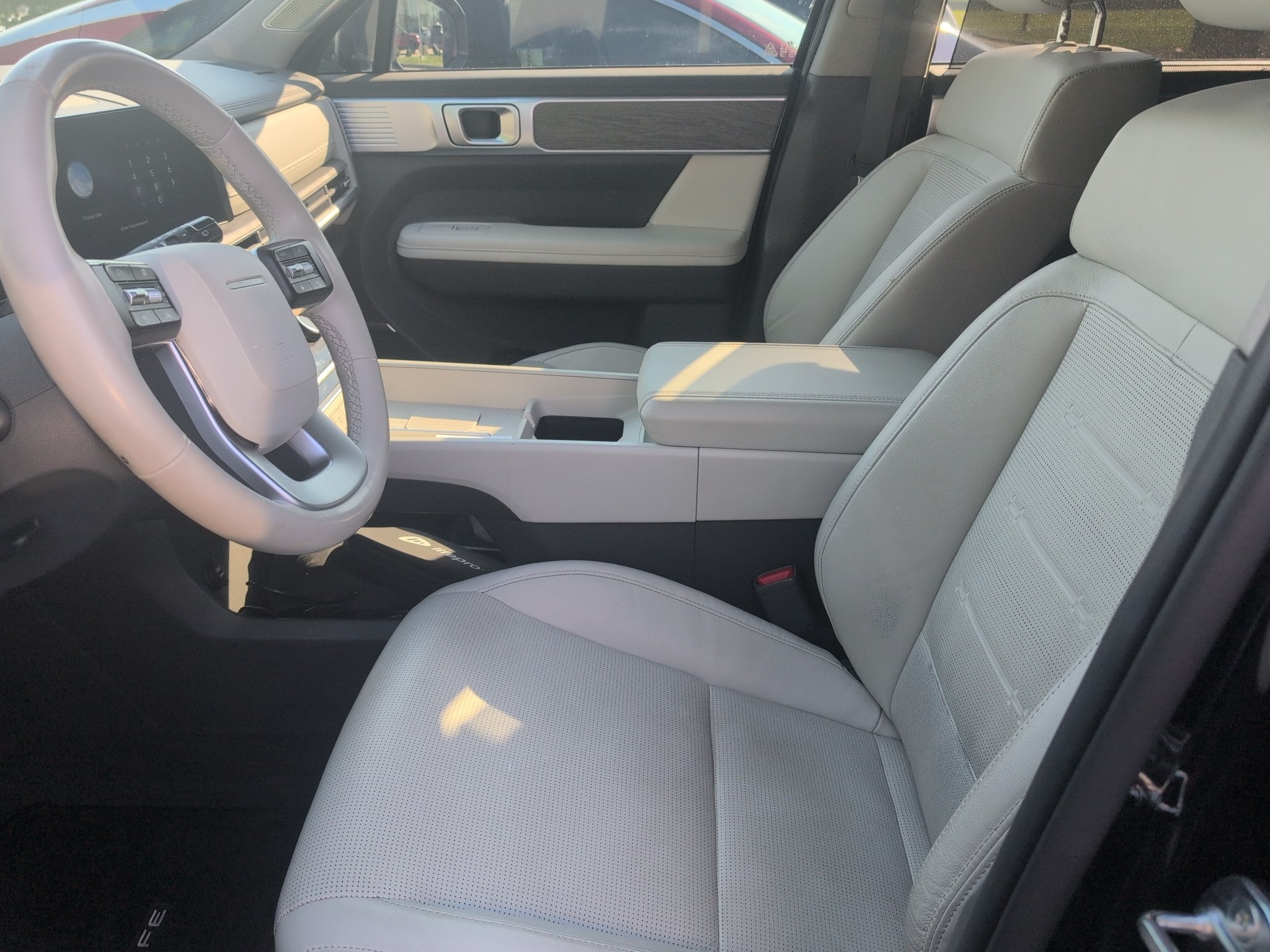 Used 2024 Phantom Black Hyundai Limited image 3