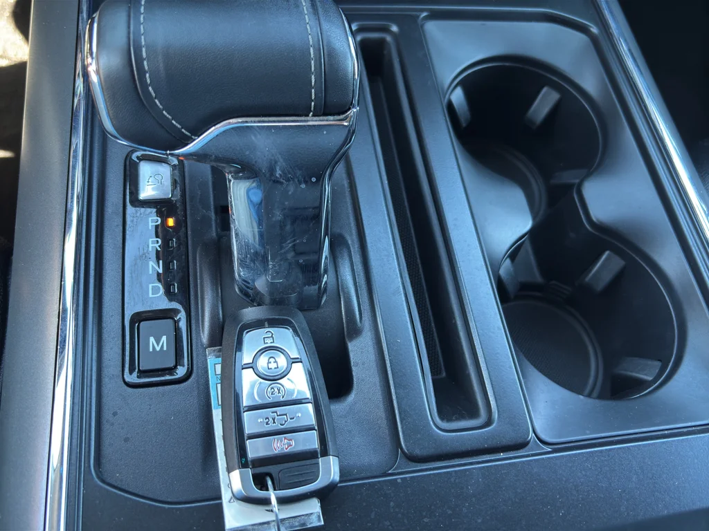 Used 2022 Agate Black Metallic Ford LARIAT image 20