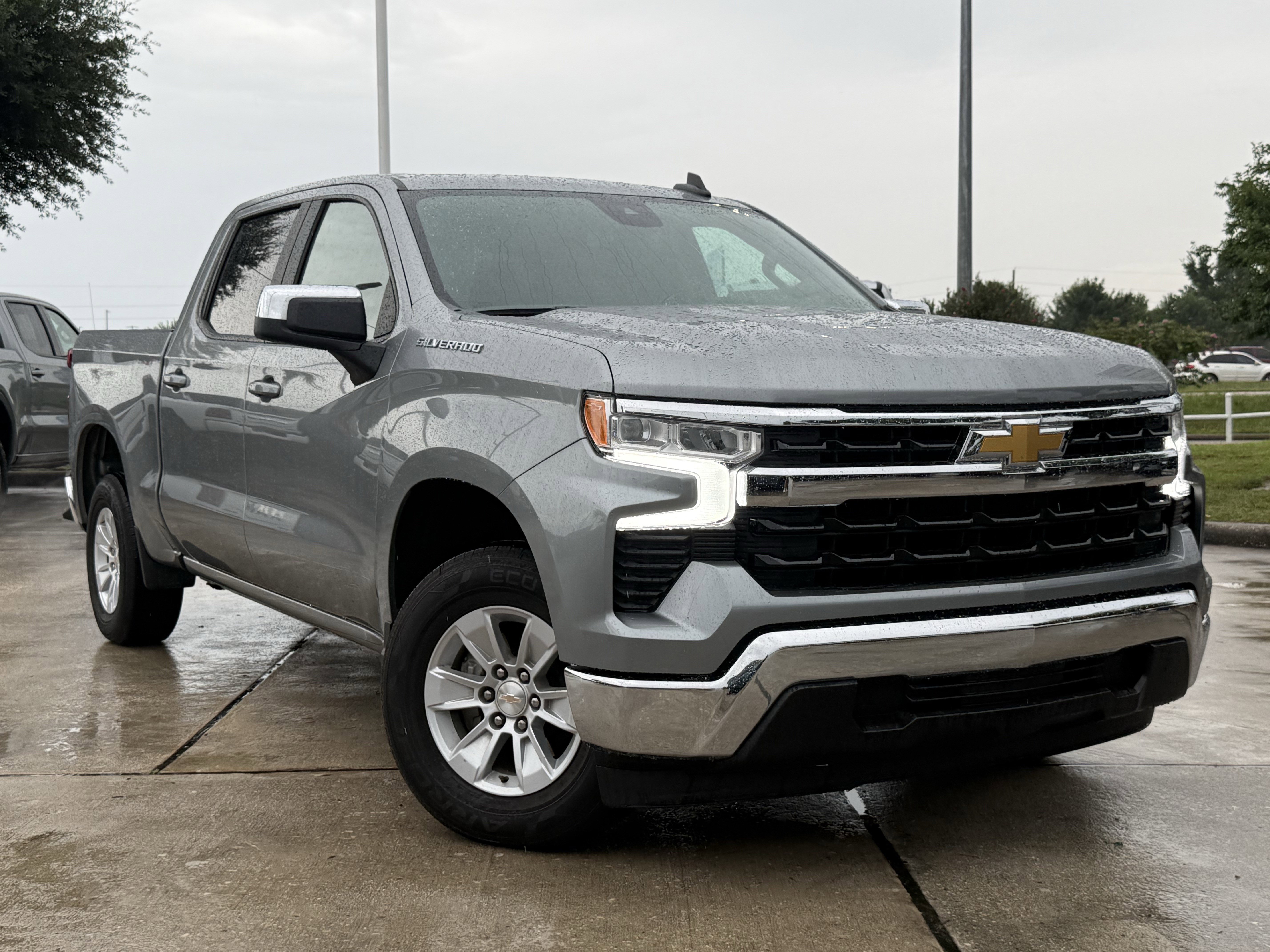 Used 2025 Sterling Gray Metallic Chevrolet  image 2