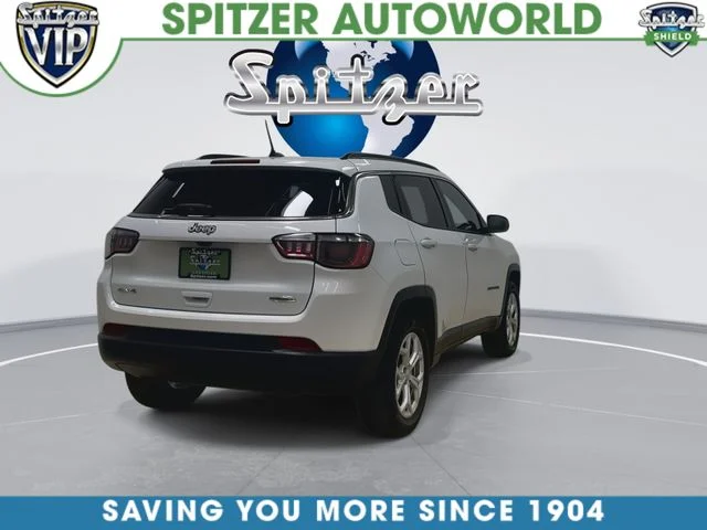 Used 2024 White Jeep Latitude image 9