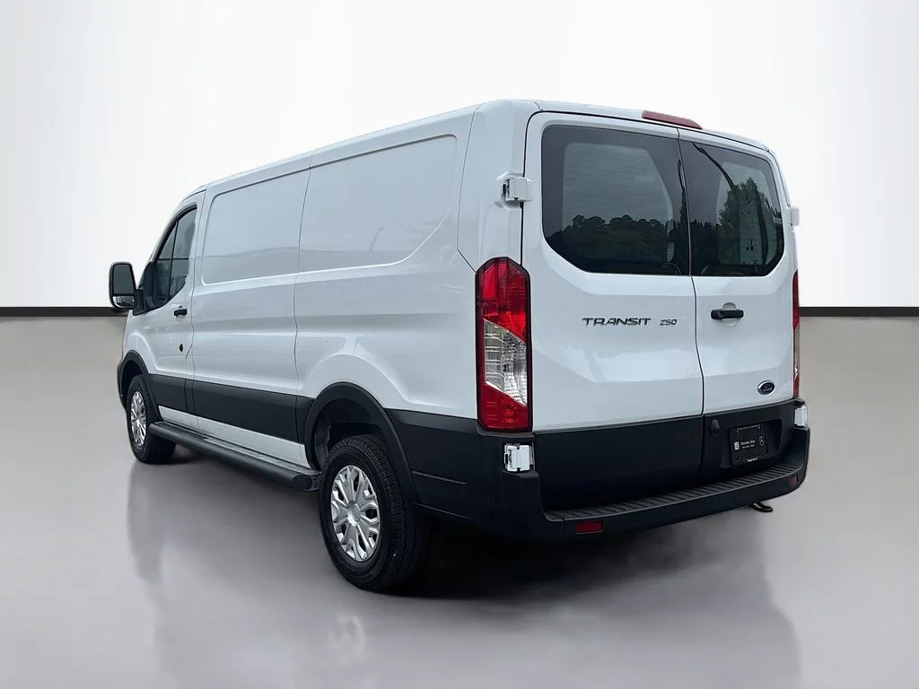 Used 2025 Oxford White Ford Base image 5