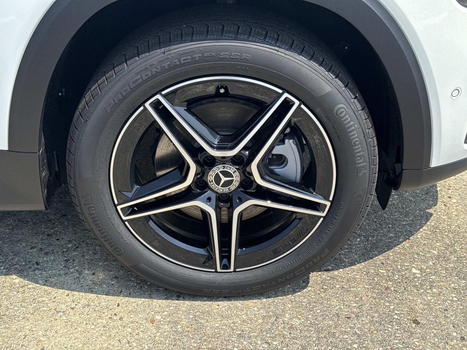New 2026 White Mercedes-Benz GLB 250 image 3