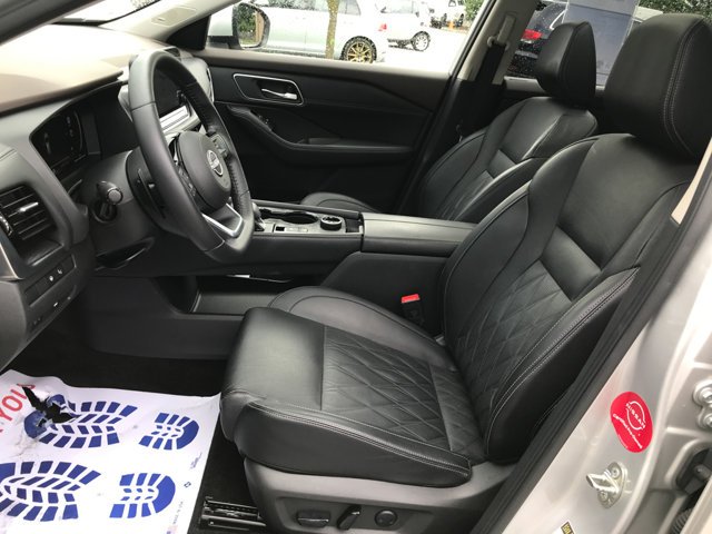 Certified Used 2022 Brilliant Silver Metallic Nissan Platinum image 25