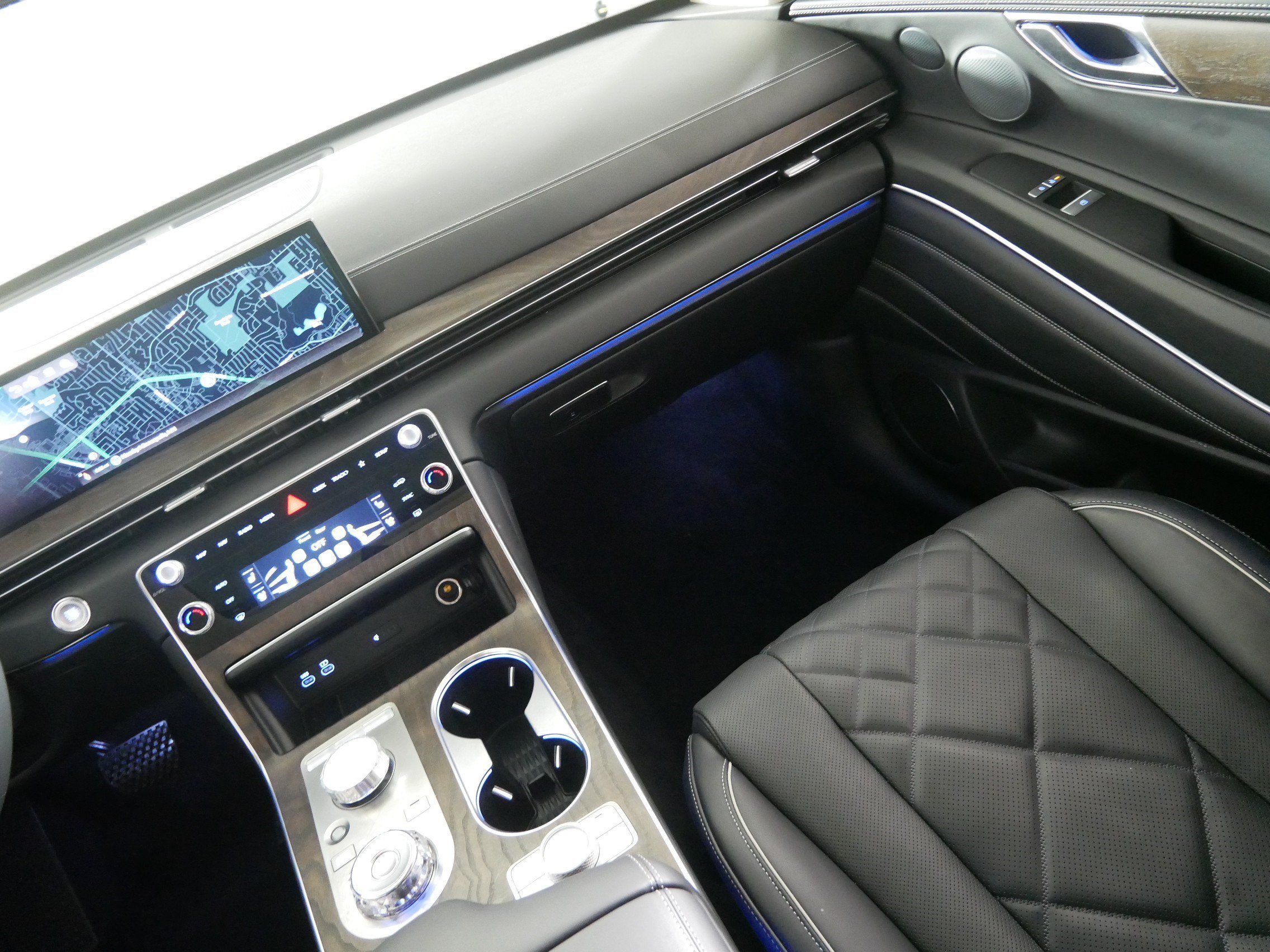 Certified Used 2025 Alta White Genesis 3.5T Prestige image 11