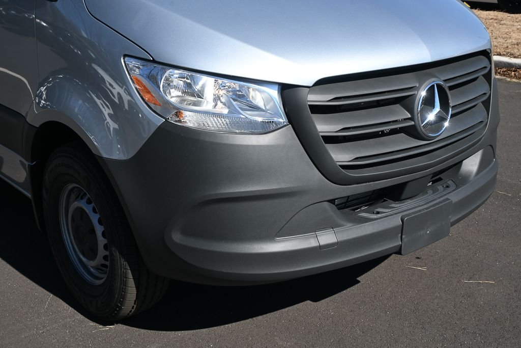 Used 2026 High-tech silver metallic Mercedes-Benz Crew 170 WB image 33