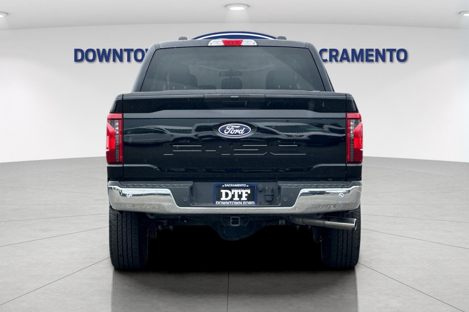 Used 2025 Agate Black Metallic Ford XLT image 9