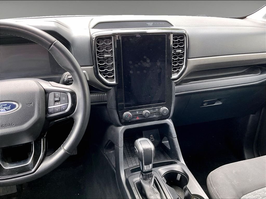 Used 2025 Oxford White Ford XLT image 18