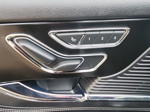Used 2022 White Lincoln Standard image 26