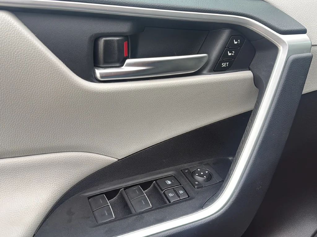 Used 2025 Blue Toyota XLE Premium image 25