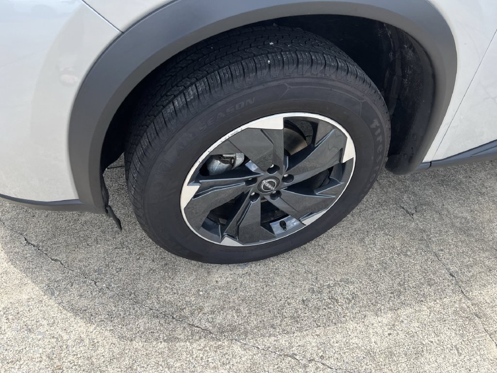Used 2025 Silver Nissan SV image 10