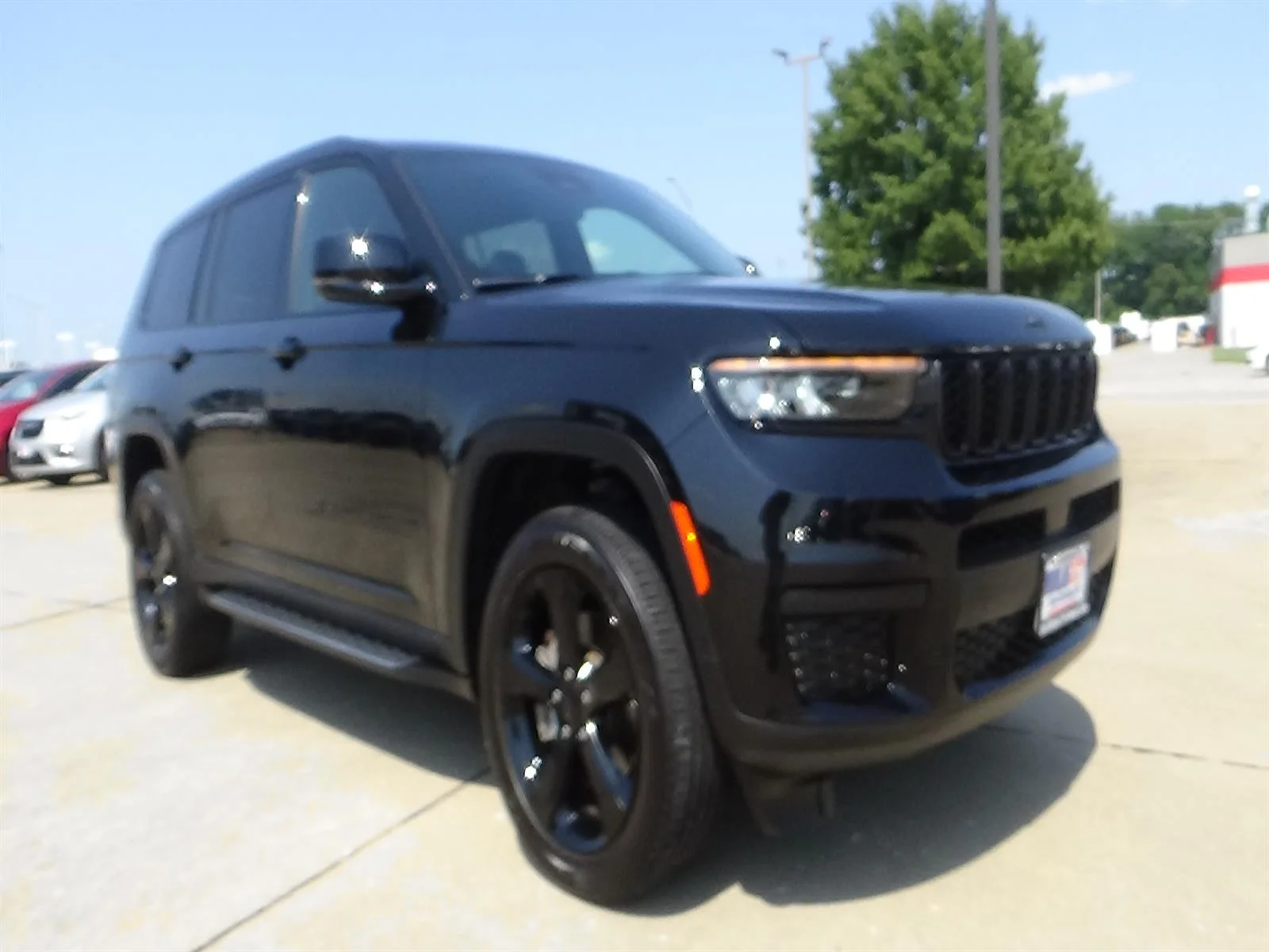 Certified Used 2025 Diamond Black Crystal Pearl Coat (pxj) Jeep Altitude X image 4