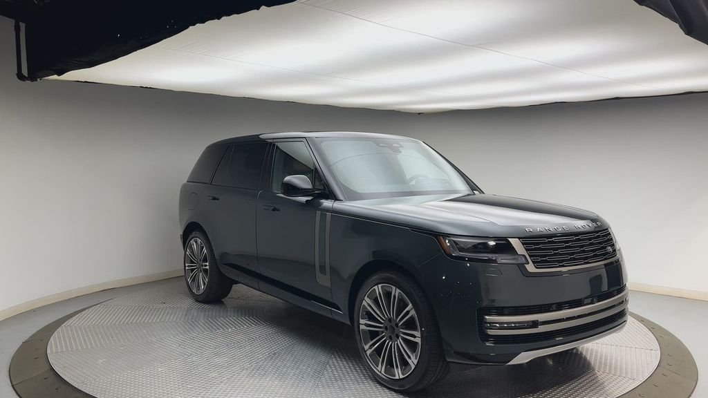 New 2026 Belgravia Green Metallic Land Rover SE image 8