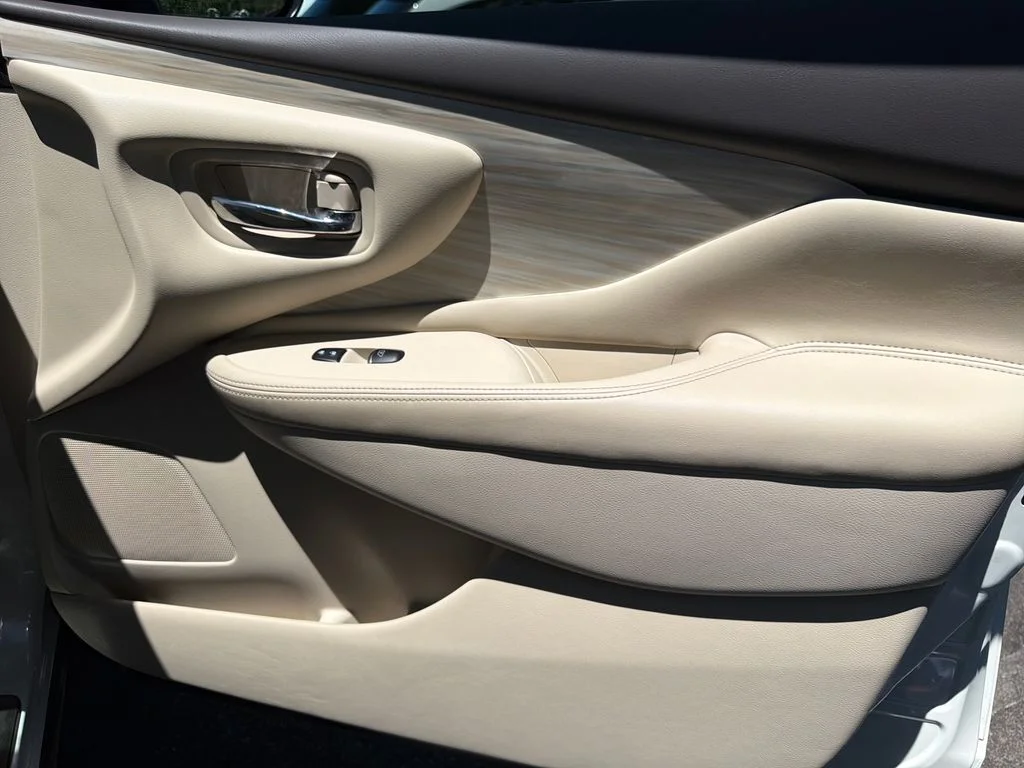 Used 2018 Pearl White Nissan SL image 38