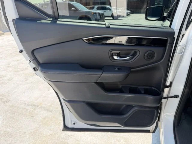 Used 2023 White Honda Touring image 13