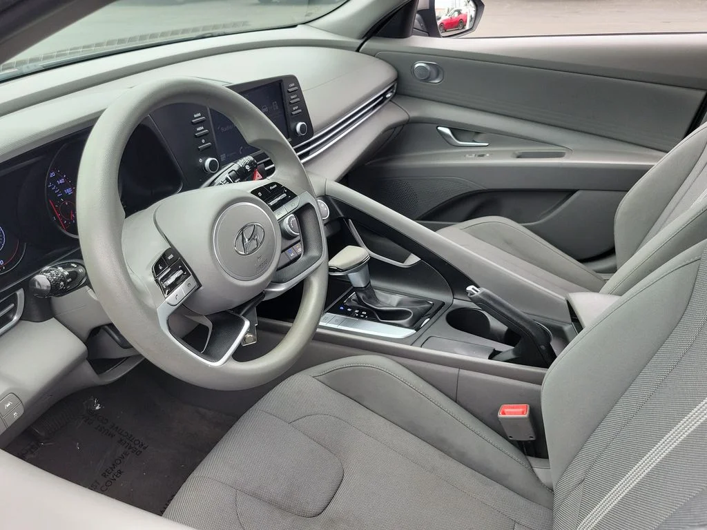Used 2023 Fluid Metal Hyundai SE image 3