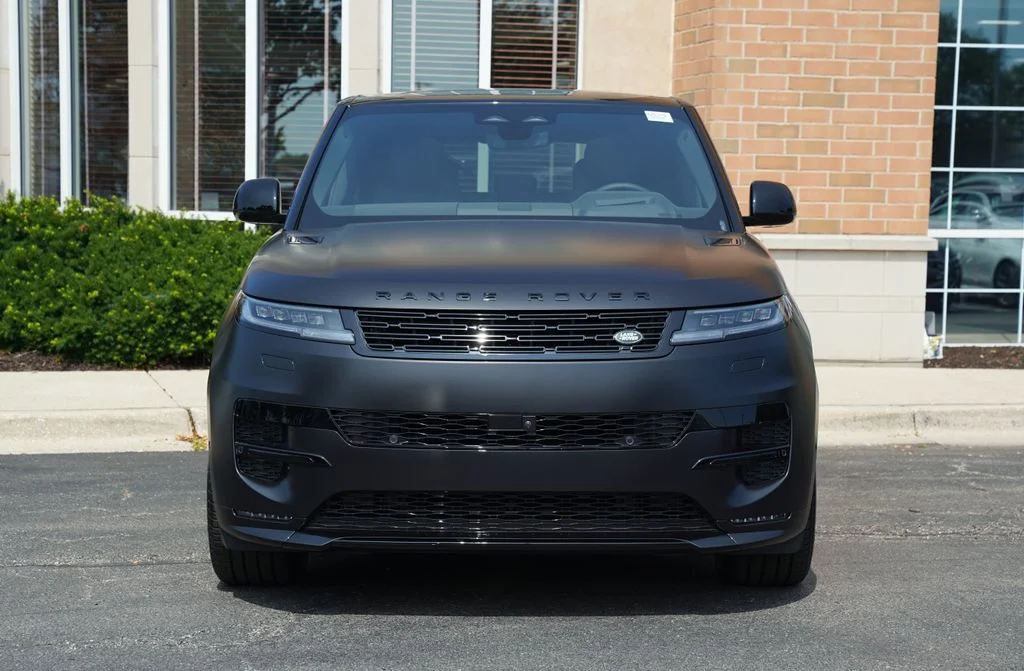 New 2026 Santorini Black Land Rover Dynamic SE image 4