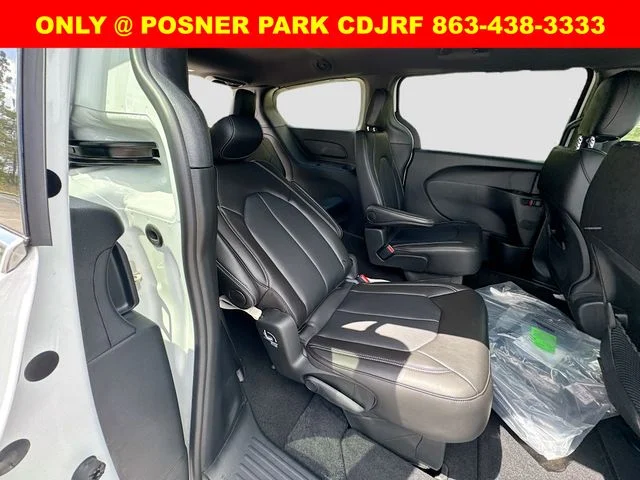 New 2026 Bright White Clear-Coat Exterior Paint Chrysler  image 27