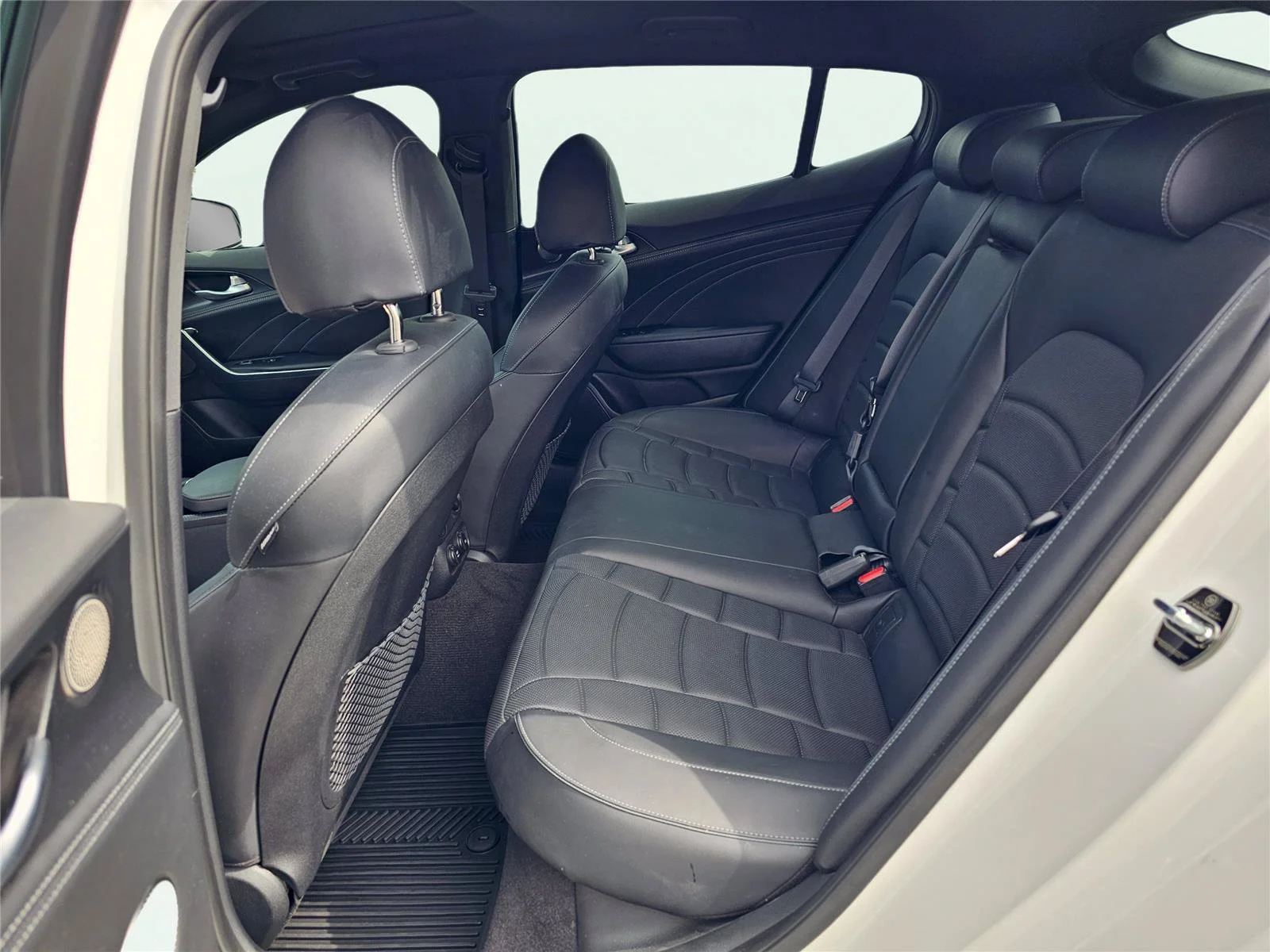 Used 2022 Snow White Pearl Kia GT2 image 34